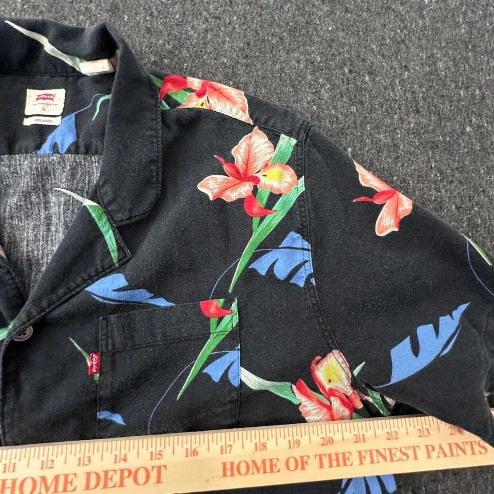 Levis Button Up Shirt Mens L Black Floral Relaxed Fit Tropical Short Sleeve